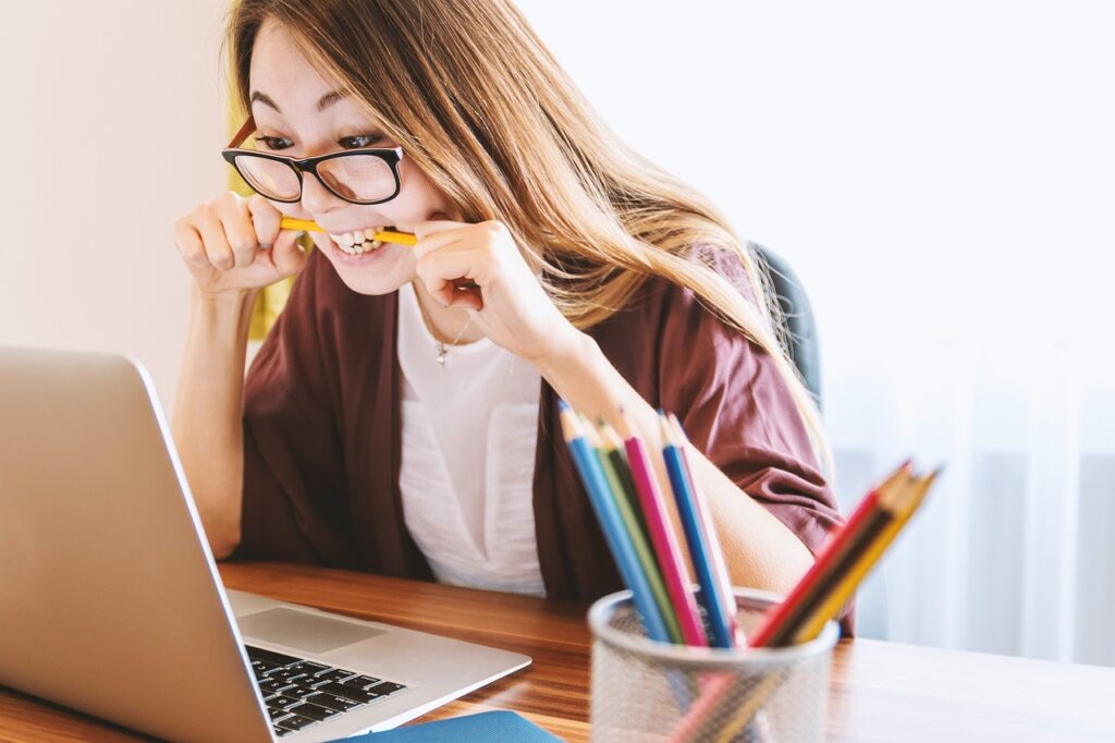 A female college student studying on her laptop